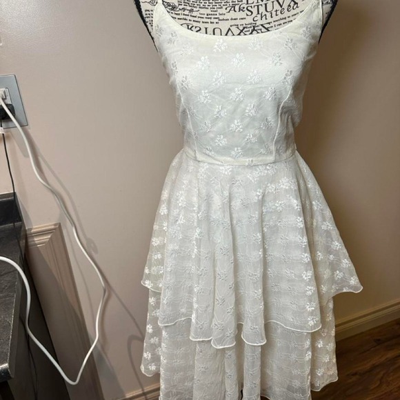 Dresses & Skirts - 1980's to 1990's era Vintage Made in Canada White lace dress with floral